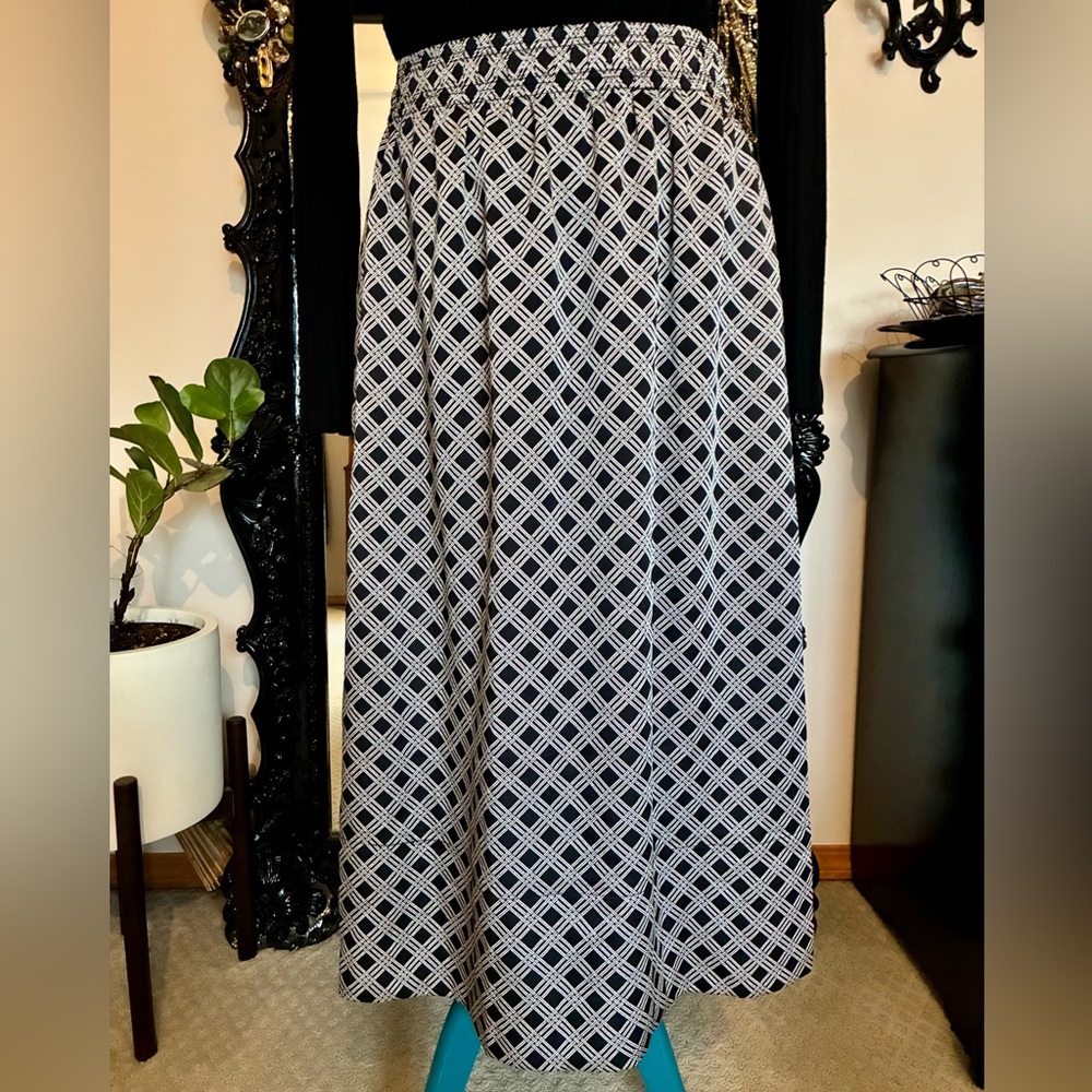 H&M Black & Ivory Lattice Print Midi Skirt- Size 10